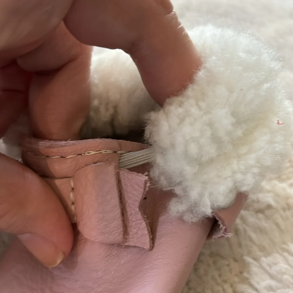 Like new Freshly Picked premium leather Sherpa lined baby infant moccasi…